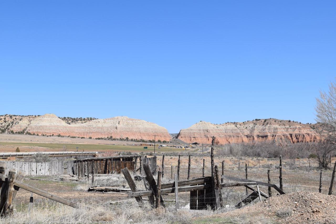 Log Cottages At Bryce Canyon #1 Cannonville Exterior photo